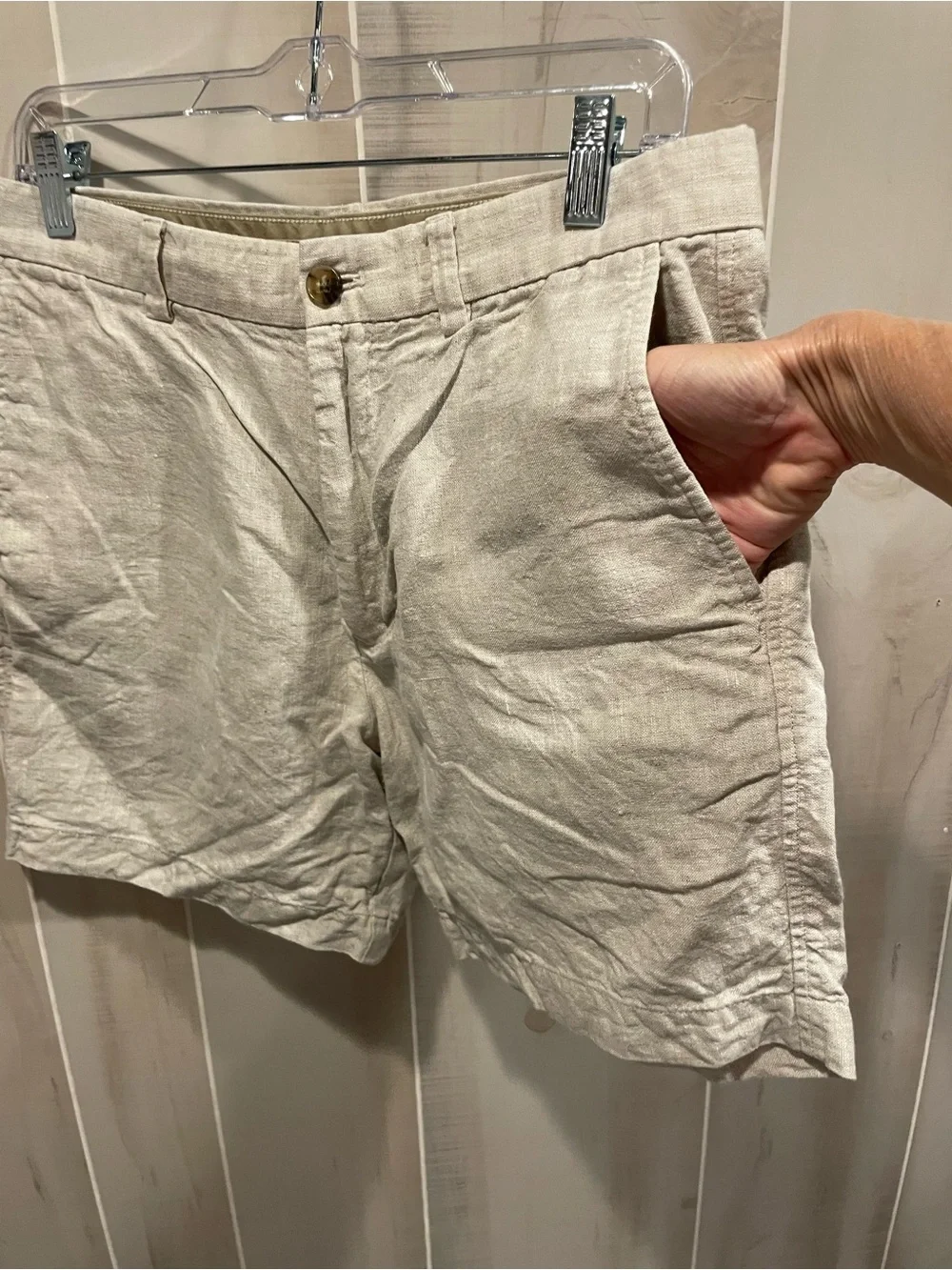 Classic tan linen breezy shorts beach vacation everyday Banana Republic preppy